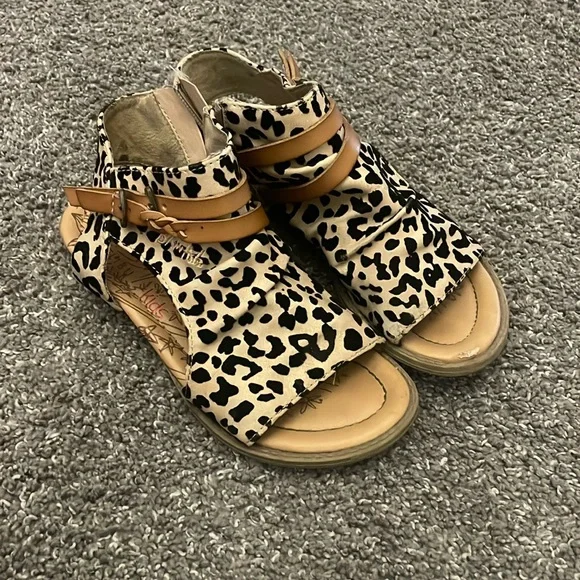 Girl Blowfish Sandals - Picture 1 of 9